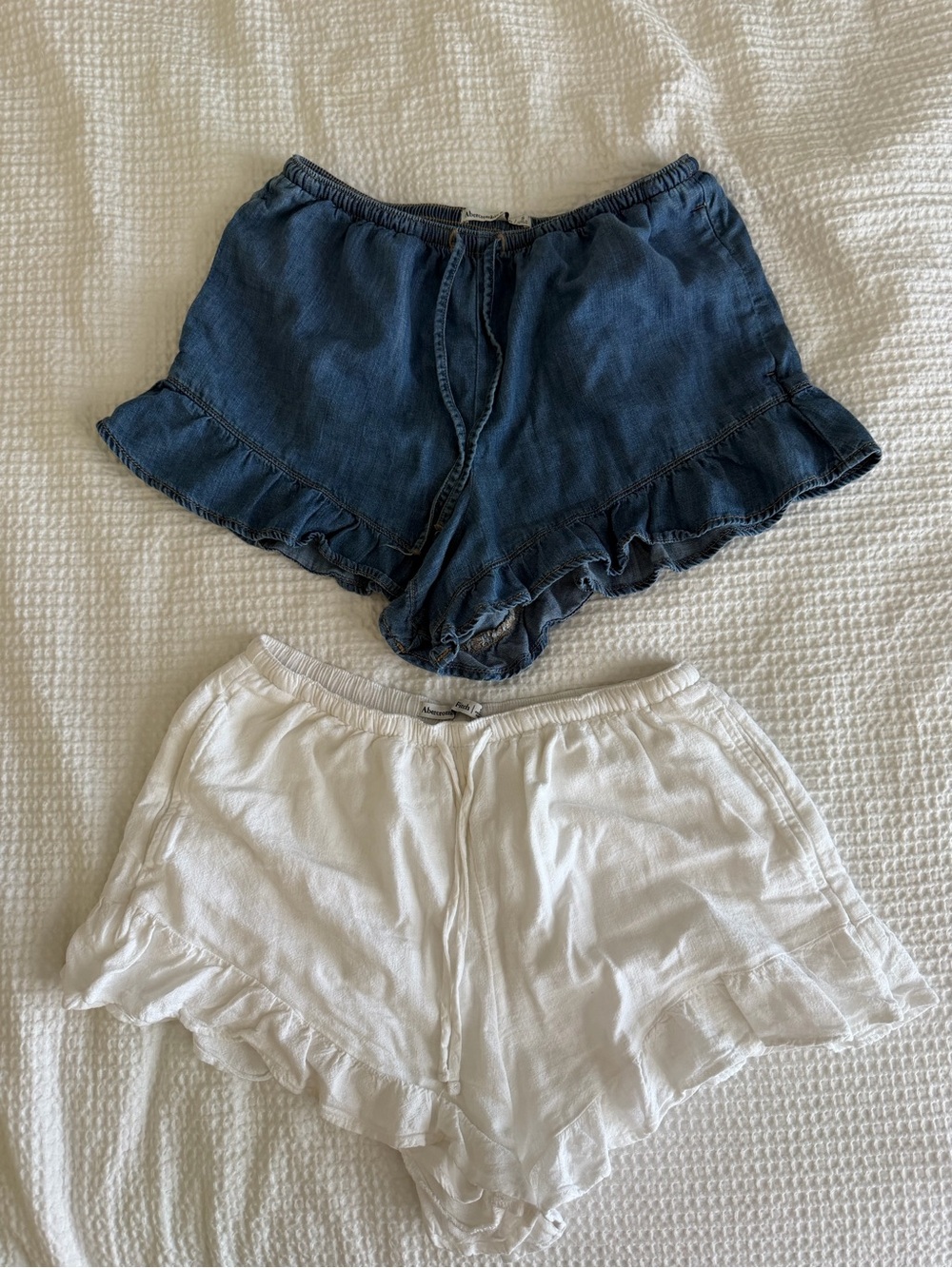 Abercrombie ruffle shorts set of 2- white and denim